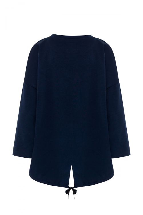 Μπλούζα oversize σε απαλό ύφασμα και διακοσμητική τσέπη. 