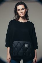 Μπλούζα oversize σε απαλό ύφασμα και διακοσμητική τσέπη. 