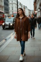 Ζακέτα με κουκούλα σε casual style. 